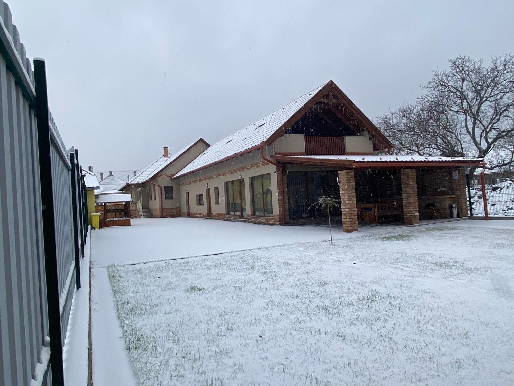 Benige Vendeghaz Hotel Demjén Exterior foto